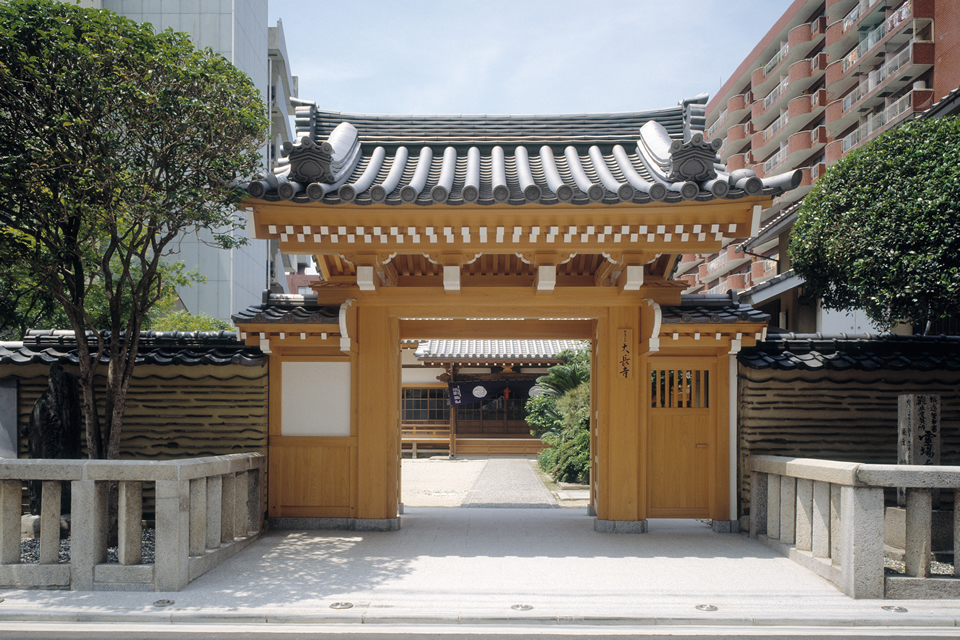 大長寺　薬医門