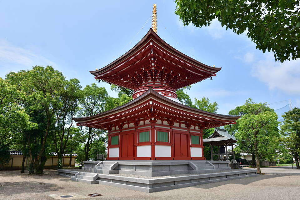 蓮華院誕生寺　多宝塔